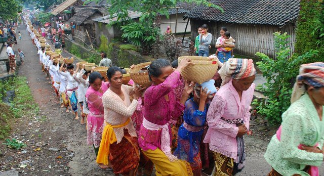 Tradisi Perayaan Maulid Nabi di Lombok - Explore Lombok